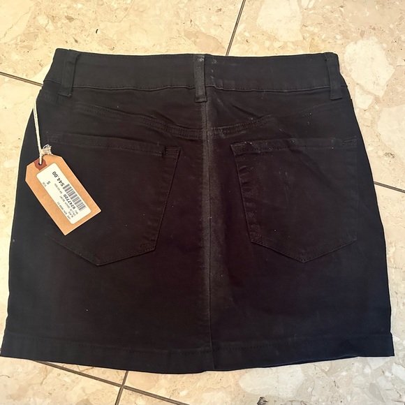 Black Denim Mini Skirt. New with Tag (NWT) - Picture 3 of 3